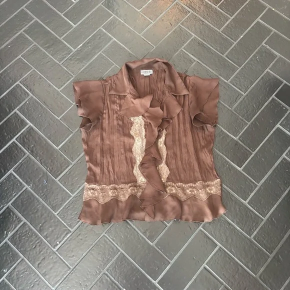 🌸 Y2K Robbie Bee Sheer Ruffle Blouse – Size 10 - Picture 3 of 4